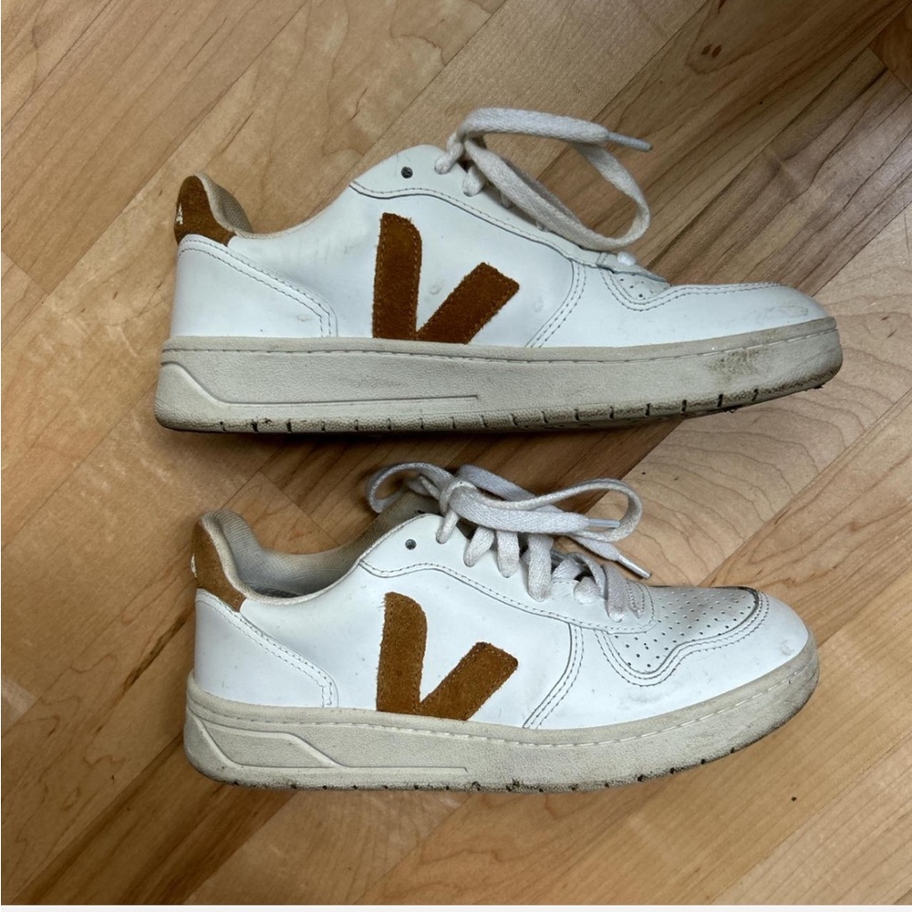 Veja V-10 sneakers